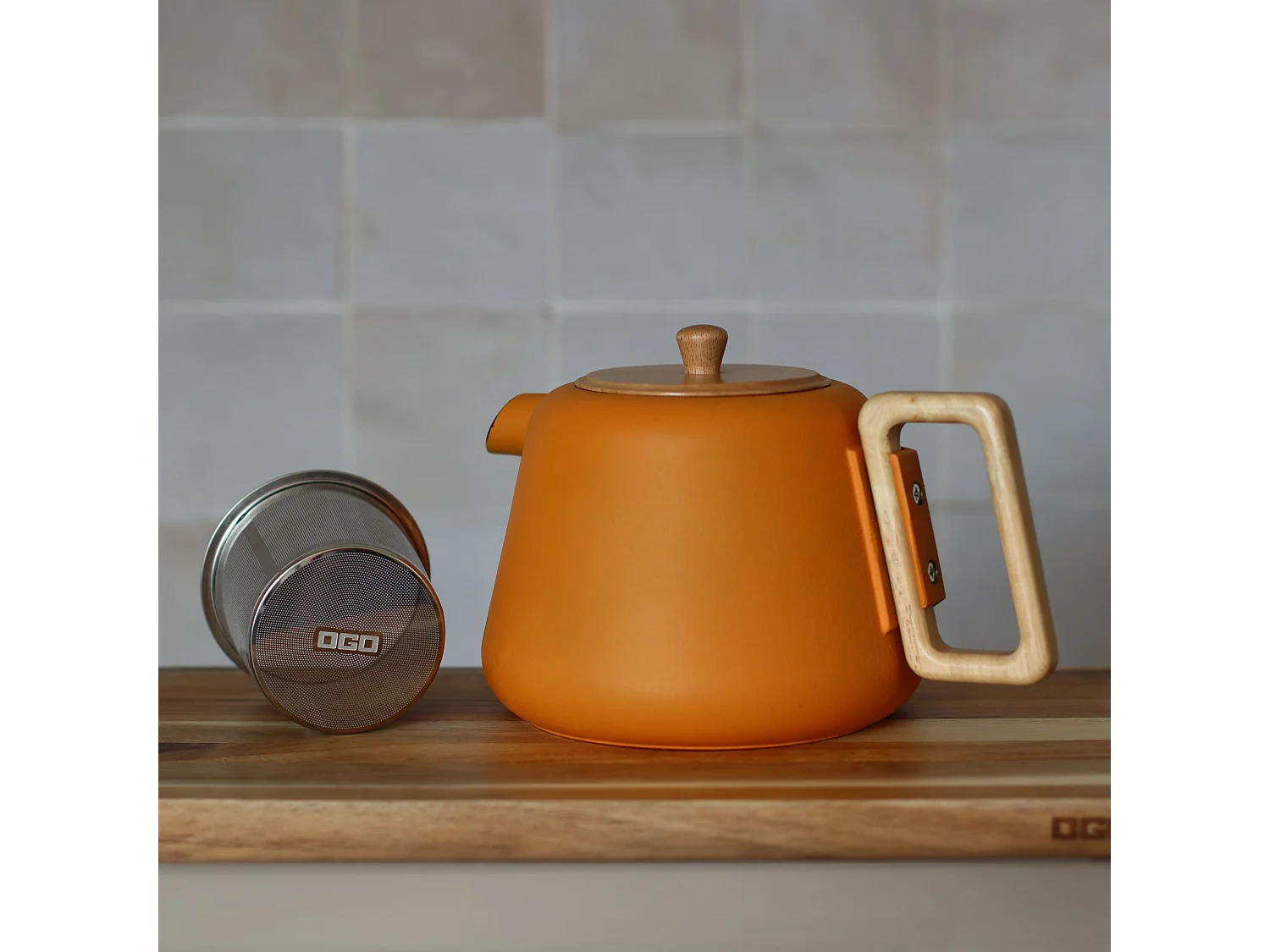 Ogo Living - Théière Viggo 500ml En Fonte Jaune Avec Poignée Couvercle Bois