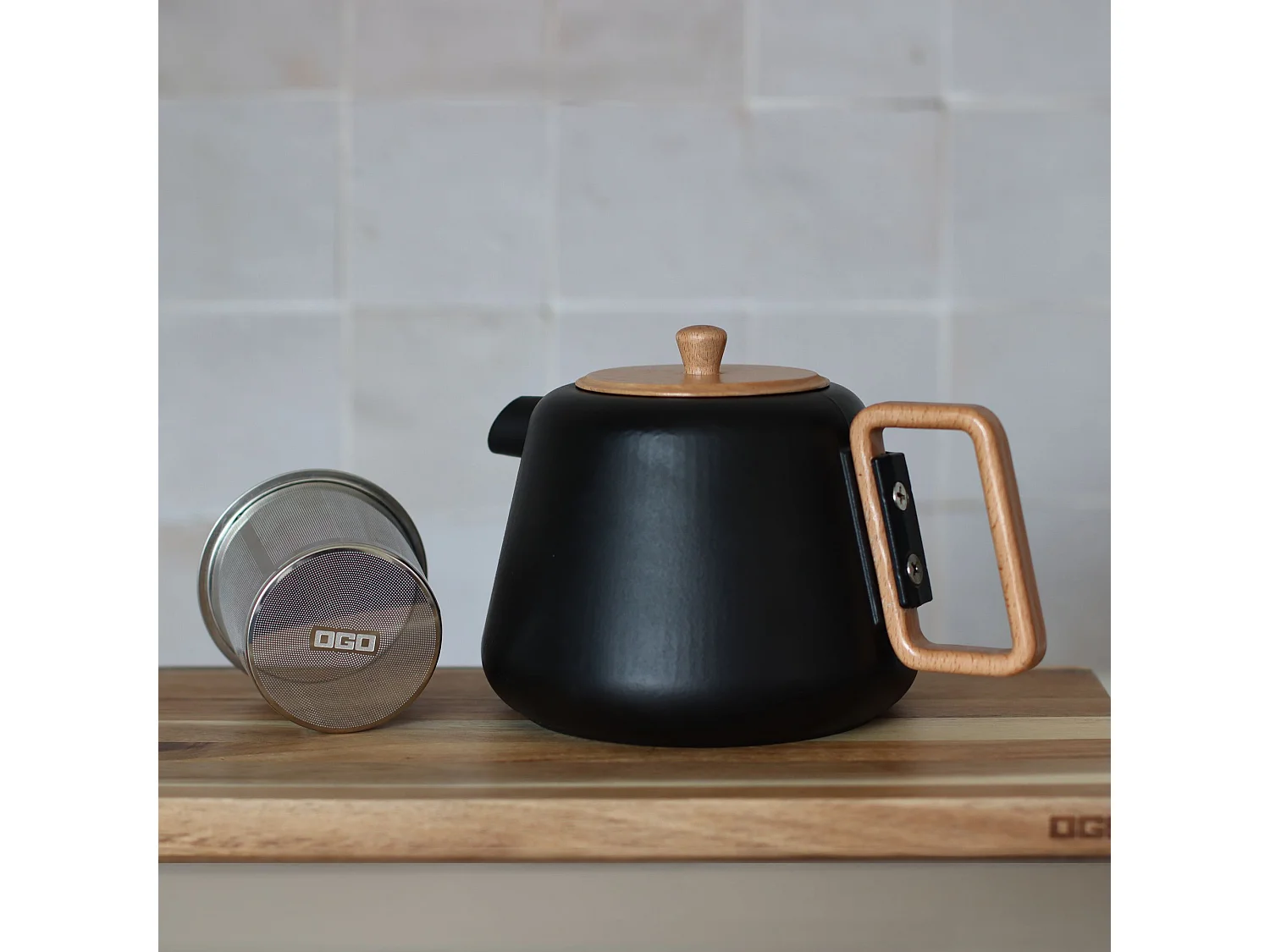 Ogo Living - Théière Viggo 500ml En Fonte Noir Avec Poignée Couvercle Bois