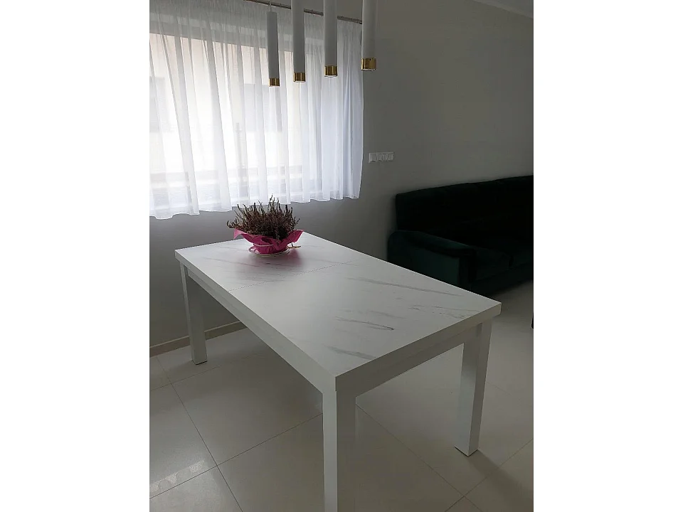 Table de salle à manger rectangulaire CLASSIC, table à rallonges, dimensions : 120-160X80X78 cm, couleur : MARMUR, avec pieds en bois de couleur blanche