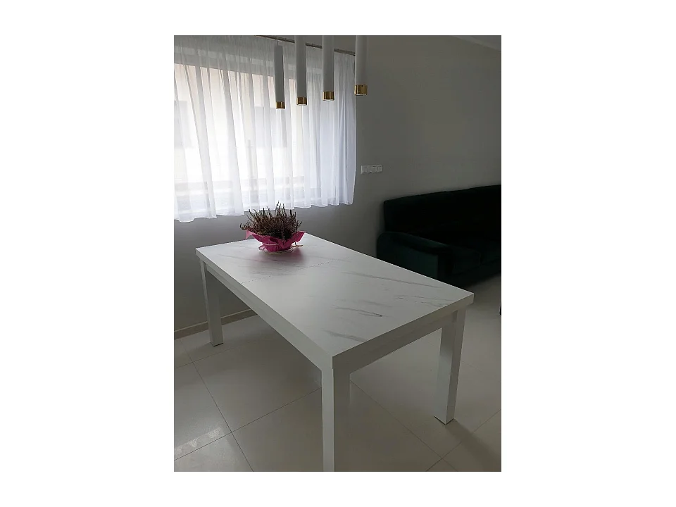 Table de salle à manger rectangulaire CLASSIC, table extensible, dimensions : 200-300X100X78 cm, couleur : MARMUR, avec pieds en bois de couleur blanche