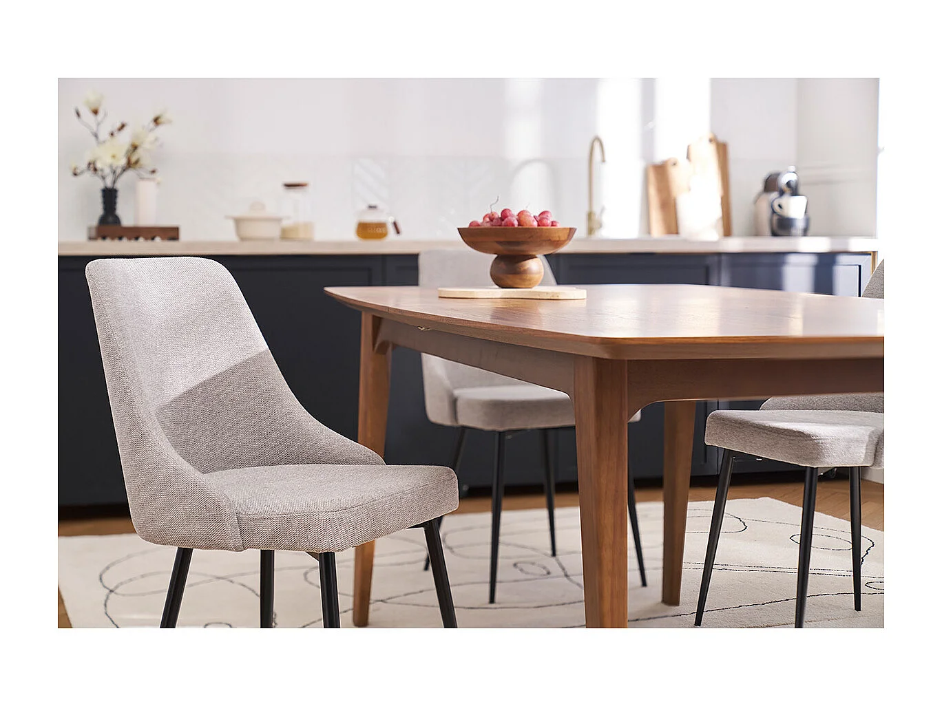 Stuhl mit Design aus hellgrauem Textur-Veloursstoff und schwarzem Metall (2er-Set) CULT