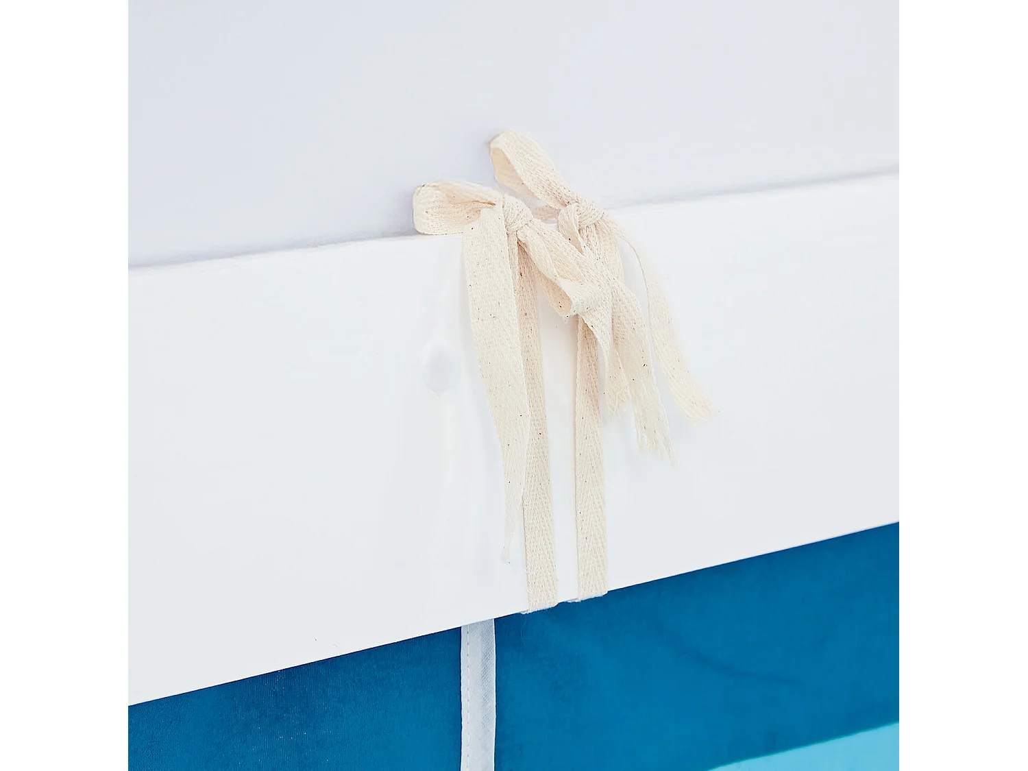 Hochbett für Kinder 90x200 cm Weiß Blau mit Vorhang