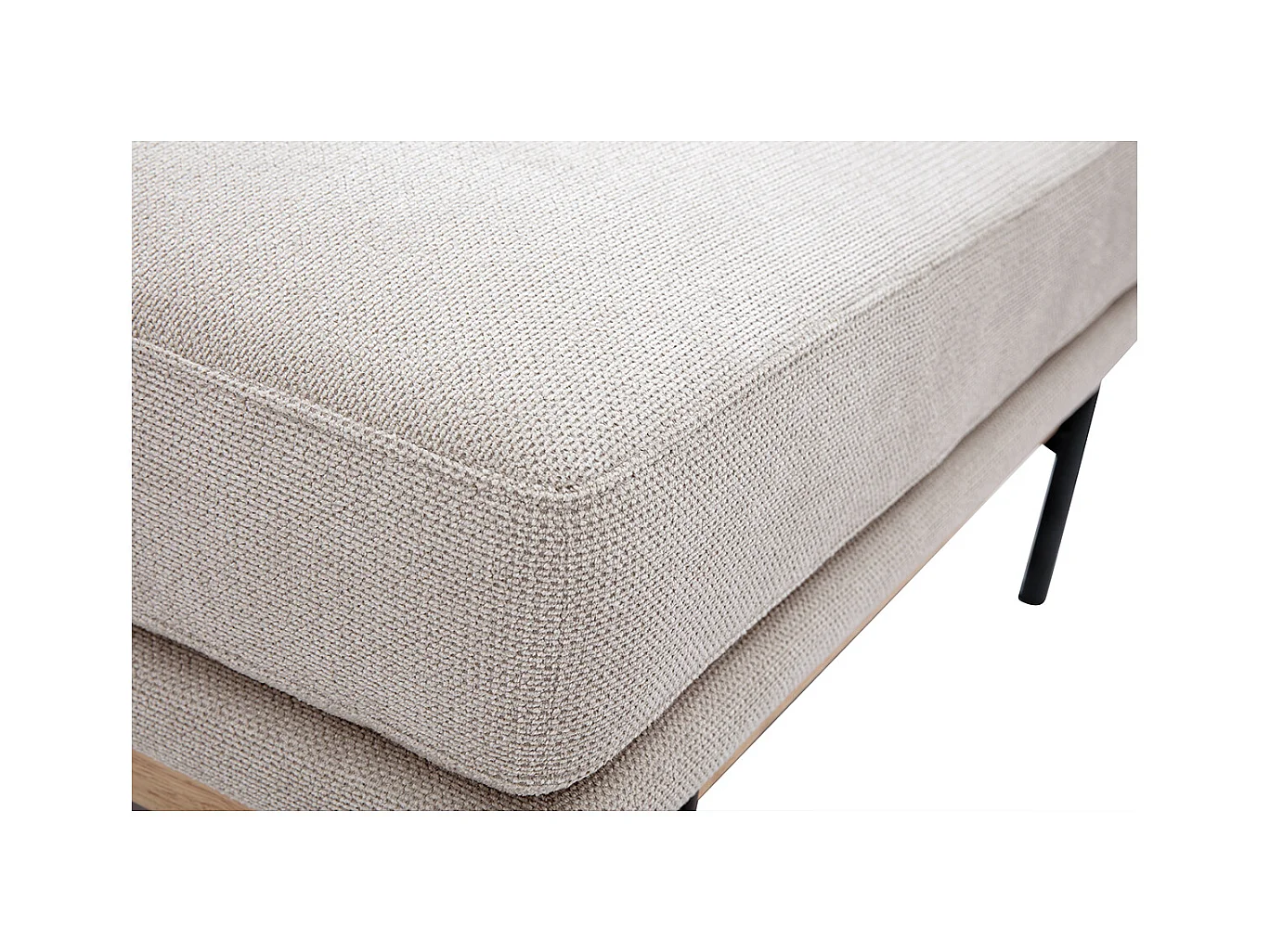 Pouf repose pieds en tissu chenille beige et métal noir TODD