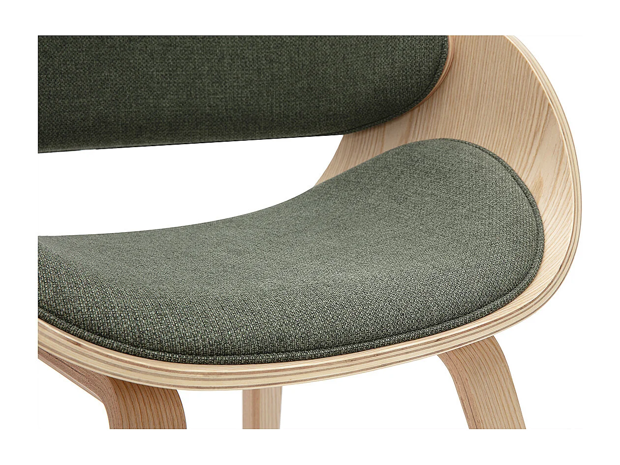 Design-Stuhl aus khakigrünem Stoff und hellem Holz BENT