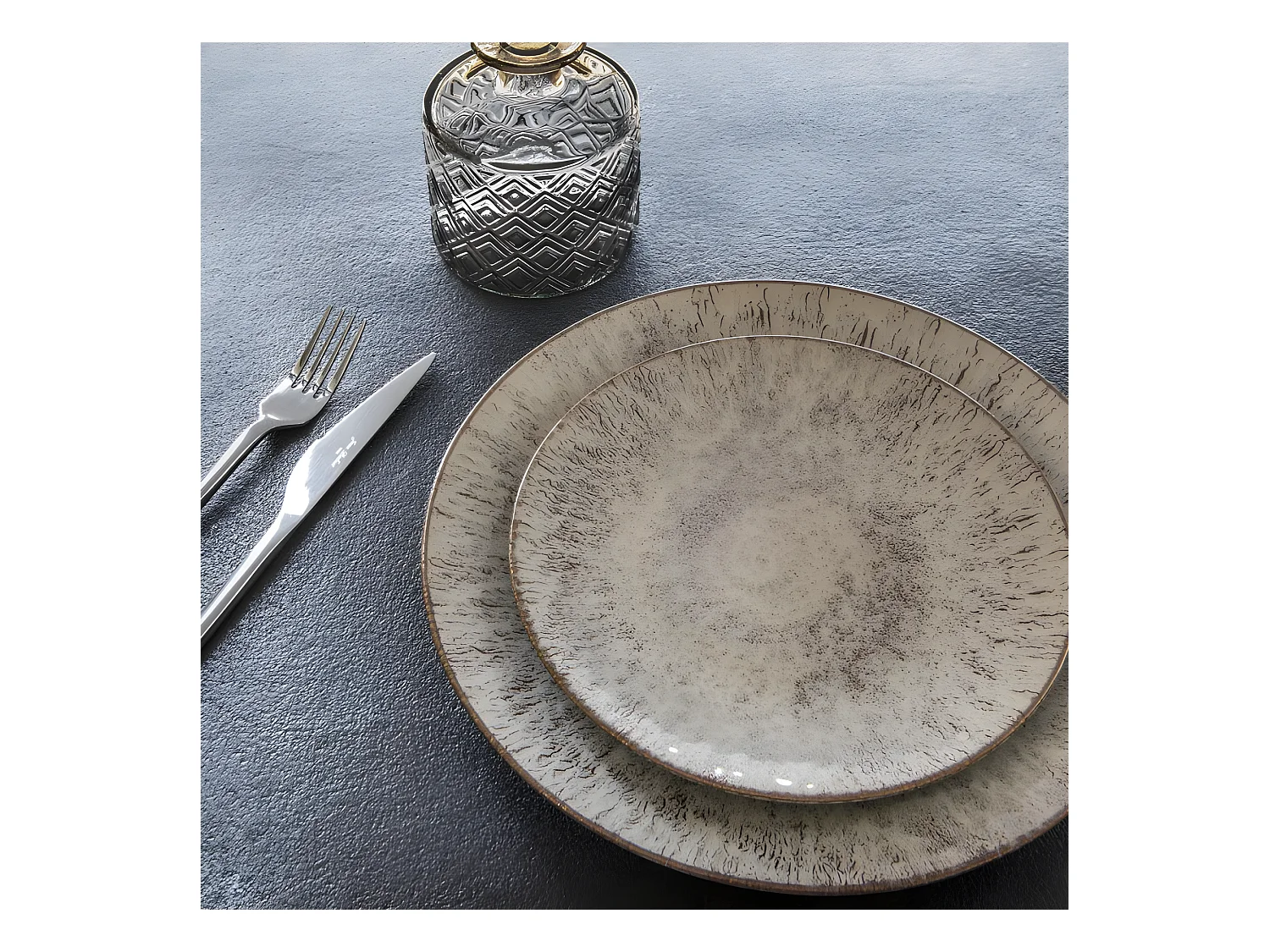 Service d'assiettes Akaris 18 pièces