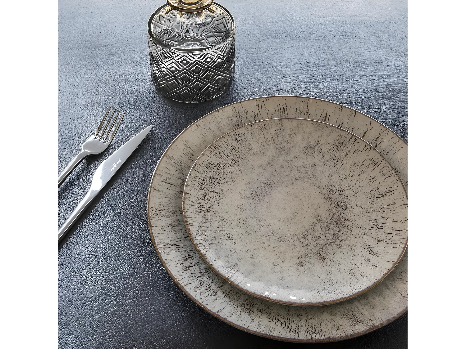 Service d'assiettes Akaris 18 pièces