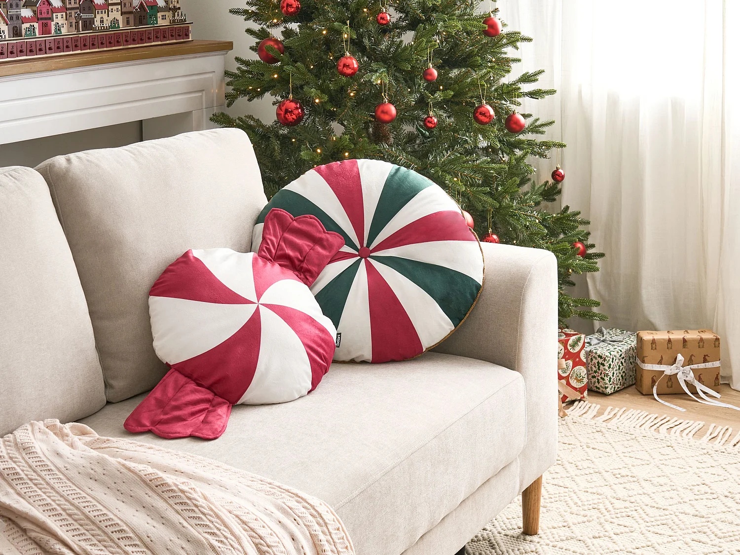 Lot de 2 coussins décoratifs TWIRL TREATS Velours 55 x 55 cm 40 x 40 cm Multicolore Motif de Noël