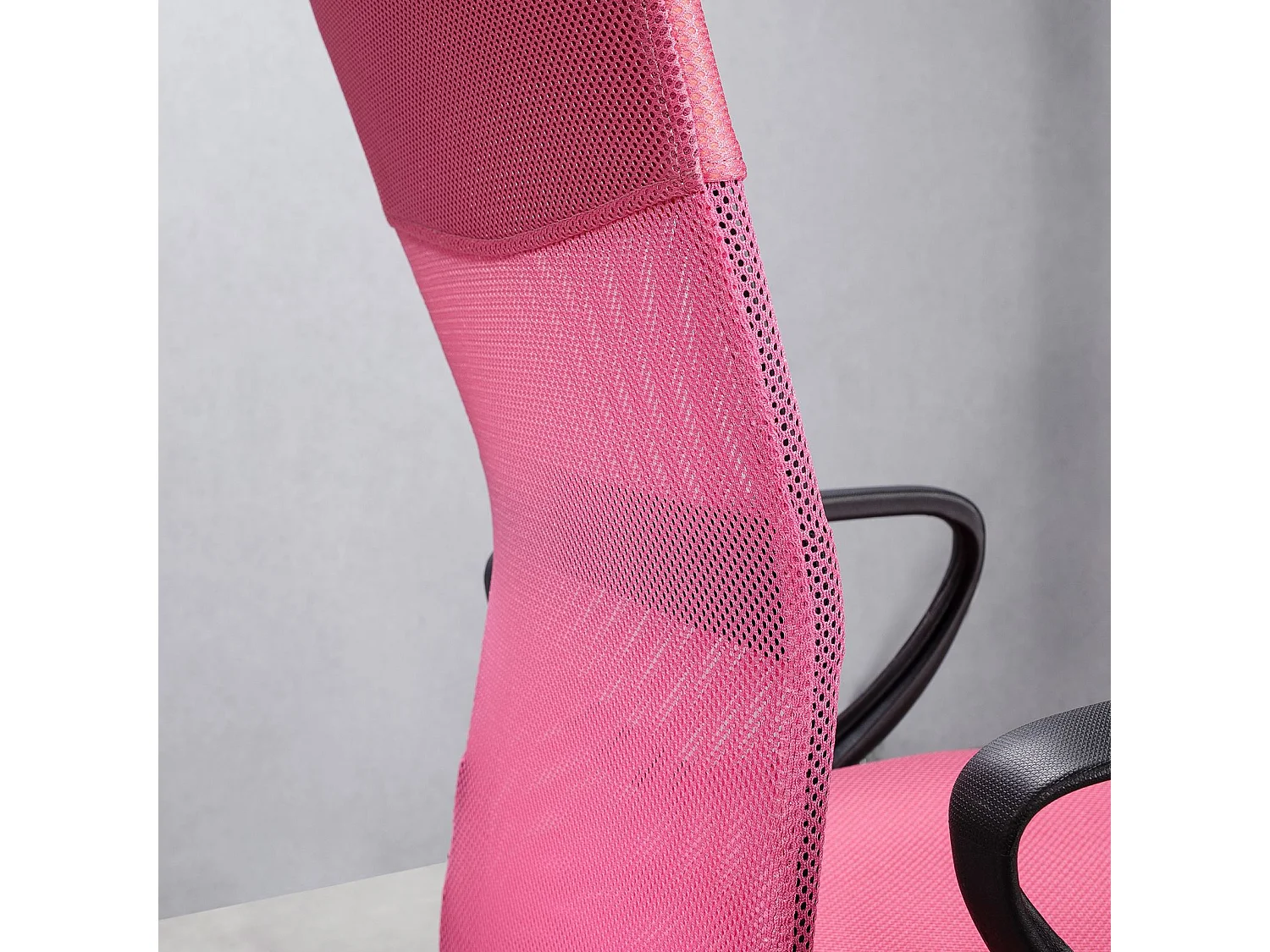 Chaise de bureau ergonomique JOGO rose assise pivotante et réglable en hauteur 99 cm, roulettes adaptées à la moquette
