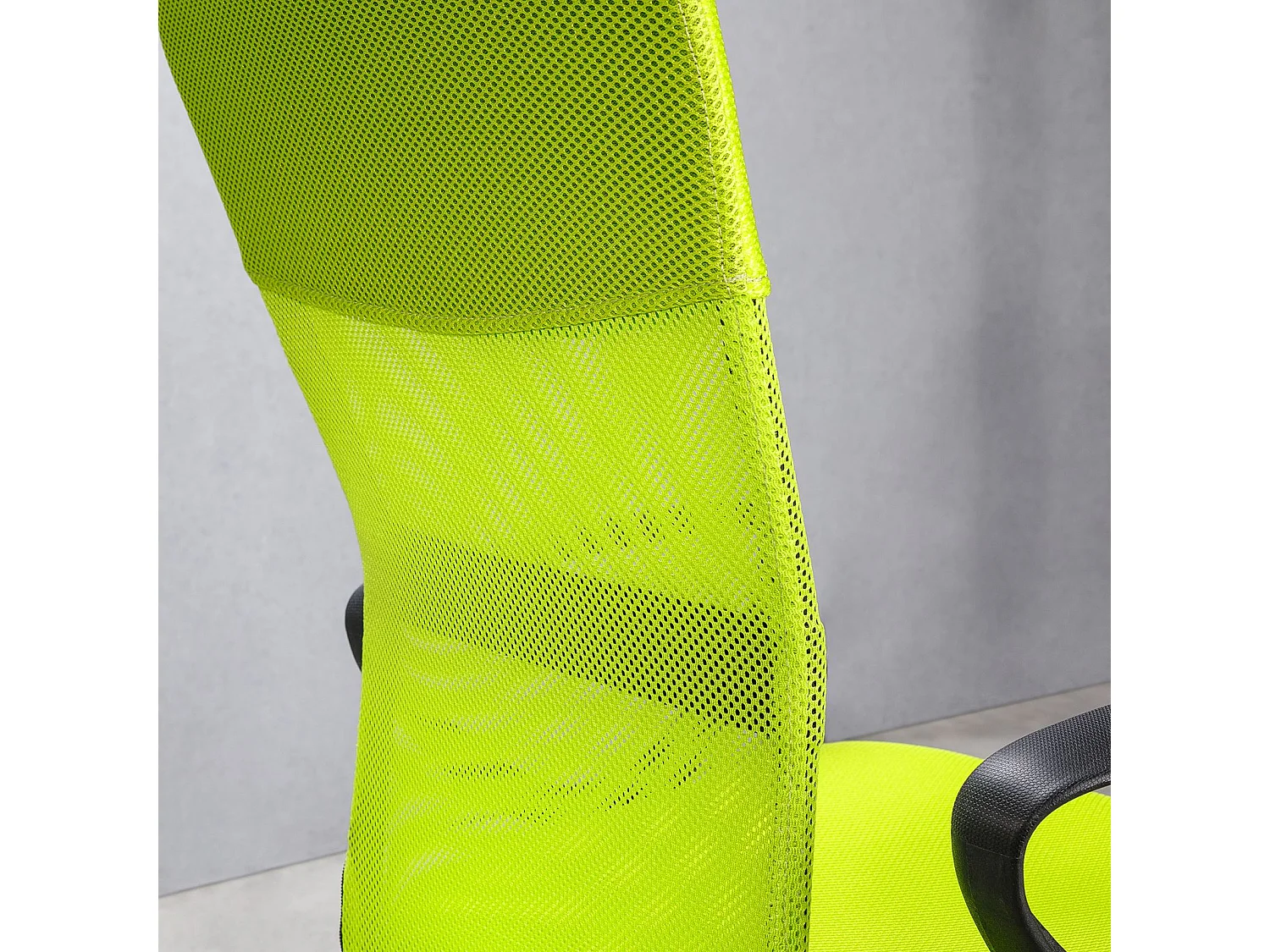Chaise de bureau ergonomique JOGO vert assise pivotante et réglable en hauteur 99 cm, roulettes adaptées à la moquette