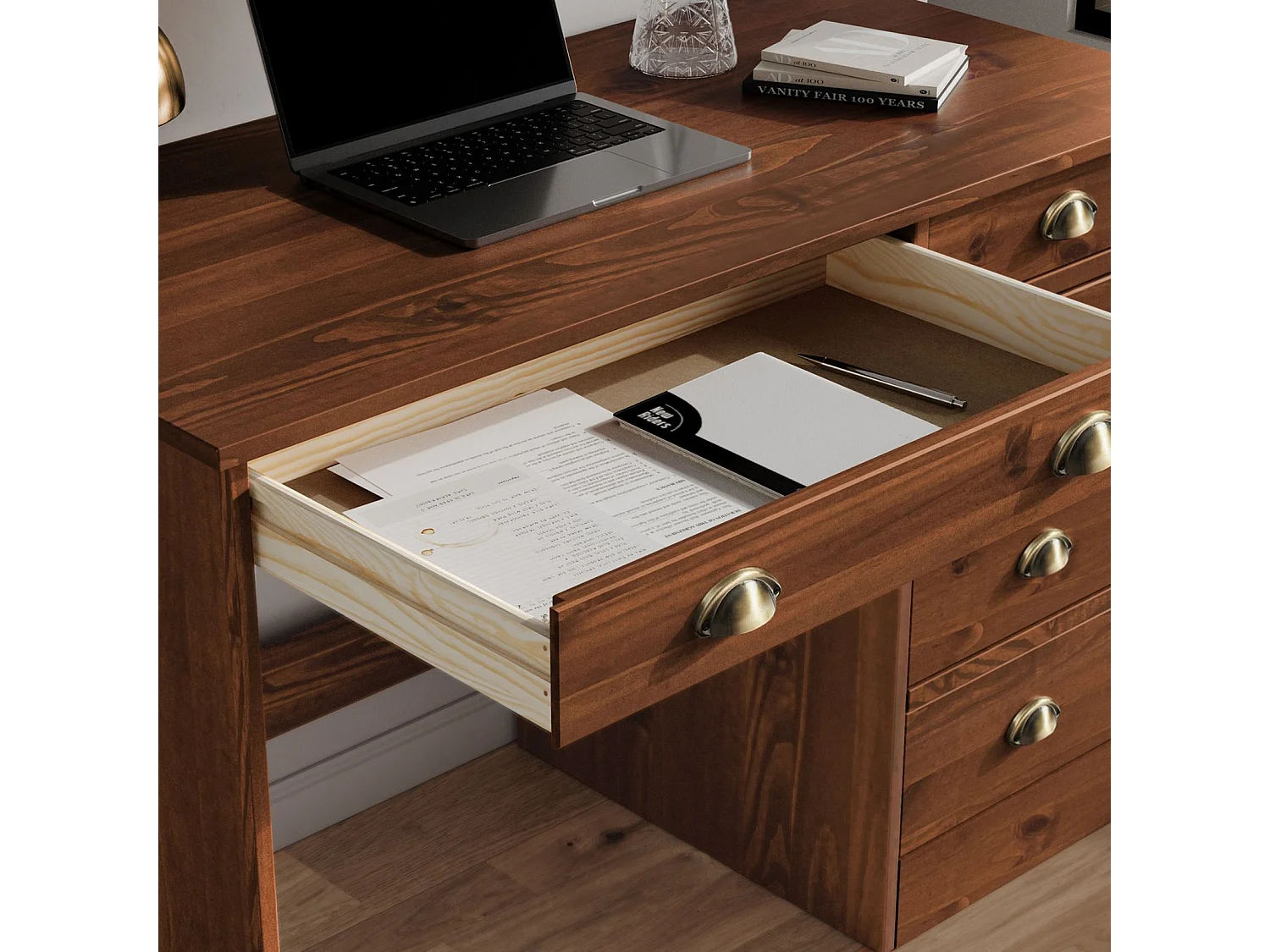 Bureau LANA avec rangement 5 tiroirs et poignées en forme de coquille, en pin massif coloris brun foncé