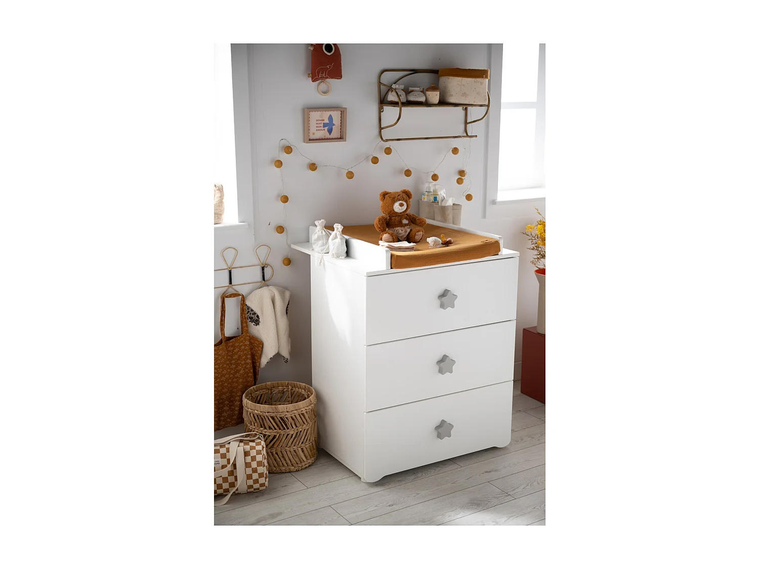 Chambre complète bébé avec lit 120x60cm à barreauxet commode à langer 3 tiroirs BASIC - BabyPrice