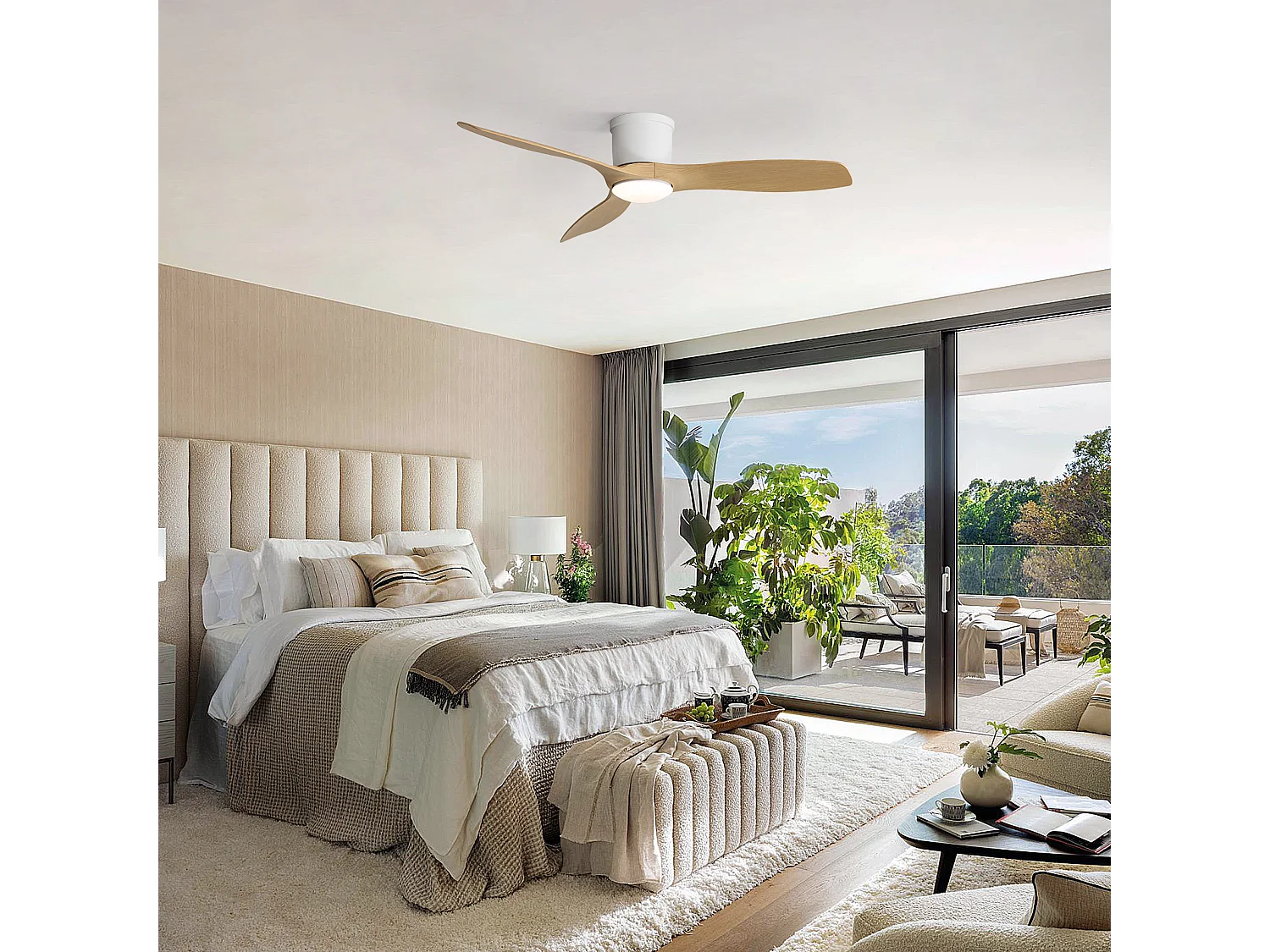 Ventilateur de plafond 52 pouces avec télécommande, 3 pales ABS, moteur DC réversible, éclairage LED dimmable 18W, blanc (132x132x22.86 cm)