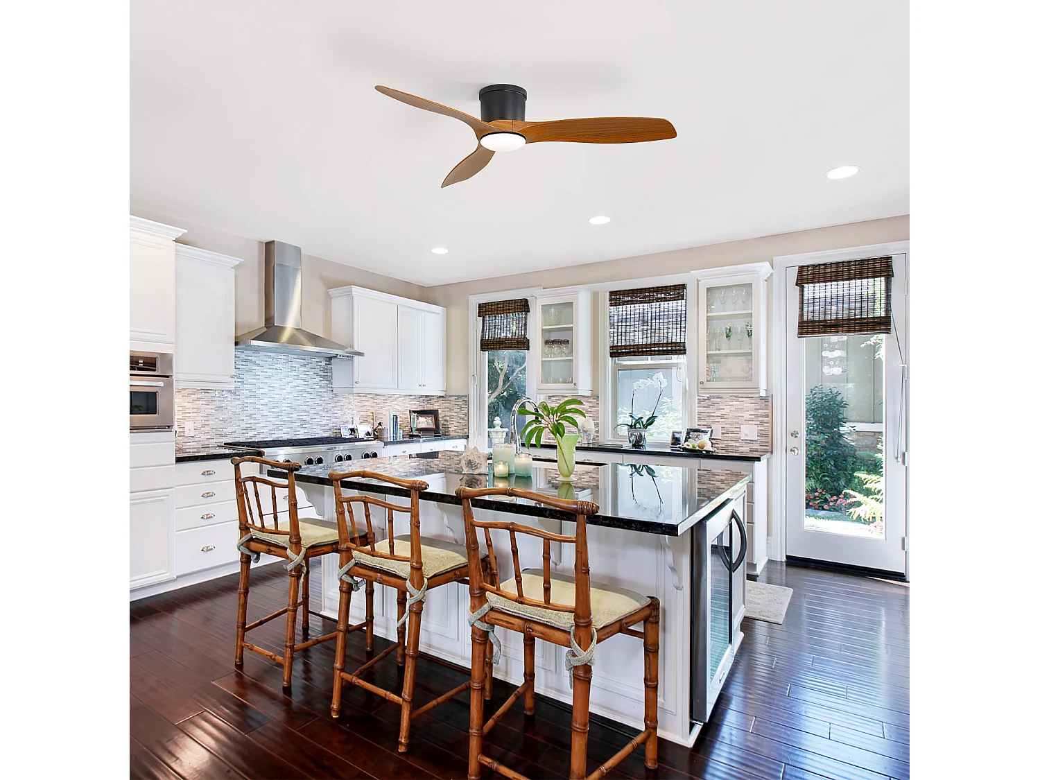 Plafondventilator van 52 inch met afstandsbediening, 3 ABS-bladen, dimbare led van 18 W, 3 kleuren, omkeerbare functie, zwart (132x132x22,86 cm)