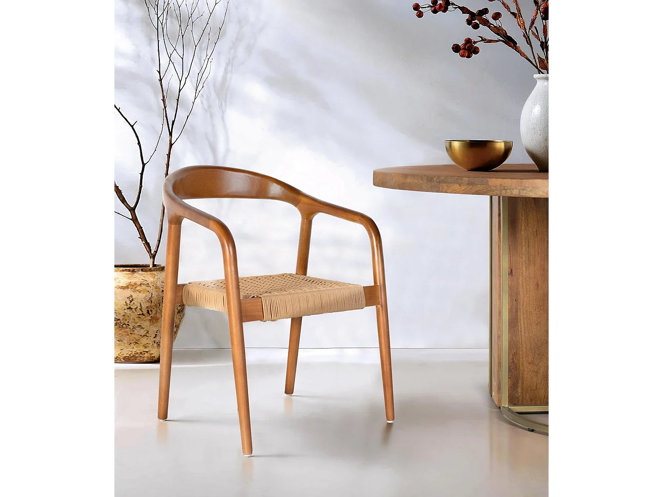 Set mit 2 Stühlen aus Akazienholz und mit Stoff bezogen