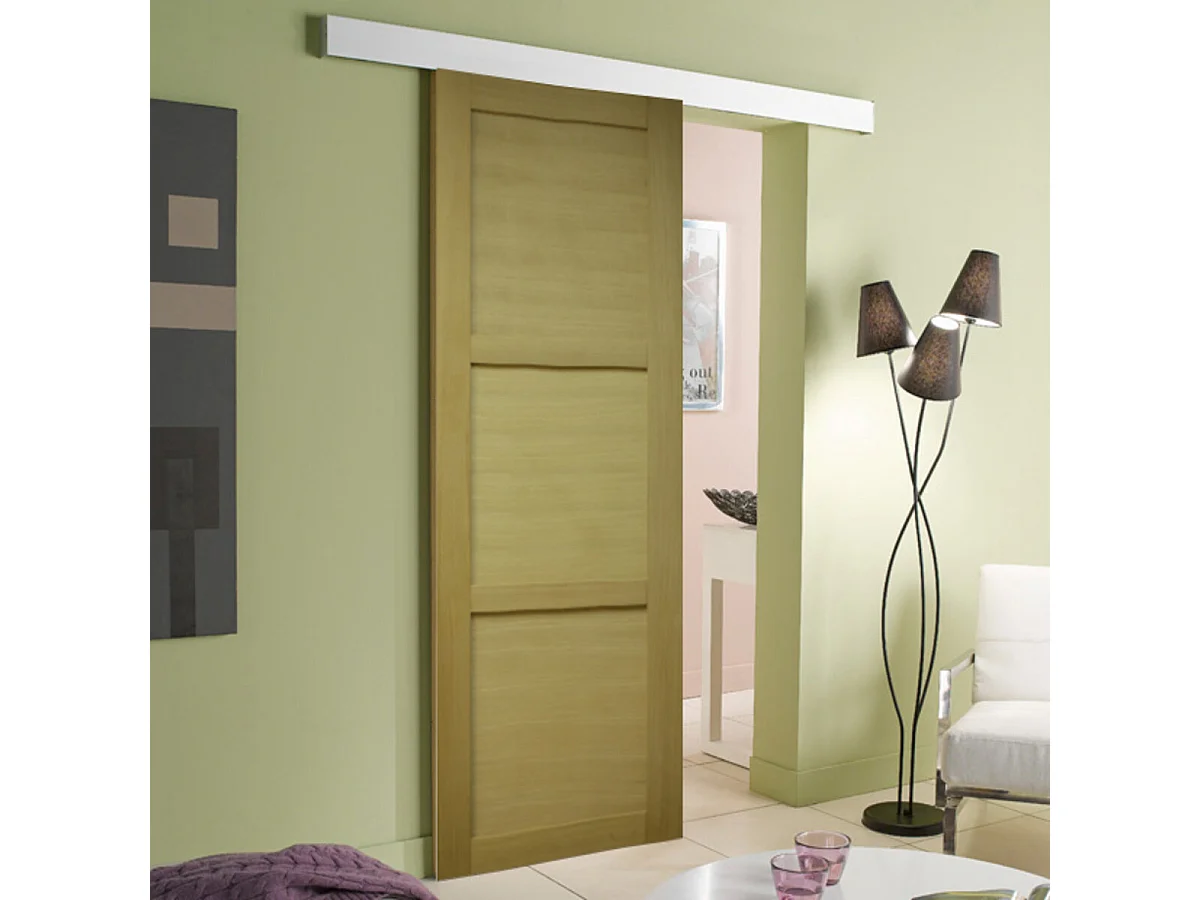 Porta scorrevole a 3 pannelli in legno di ayous H204 x L73 + con guida in alluminio + 2 gusci installati senza maniglia