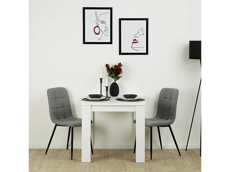 eettafel 80x80x75 cm wit met 2 grijze linnen stoelen