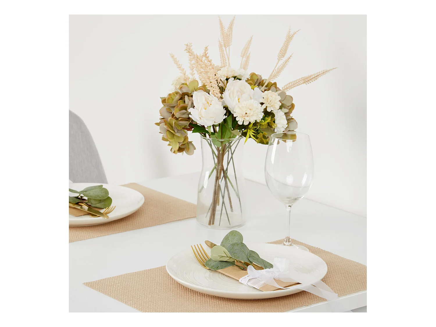 Esstisch 80x80x75 cm weiß mit 2 Stühlen grau