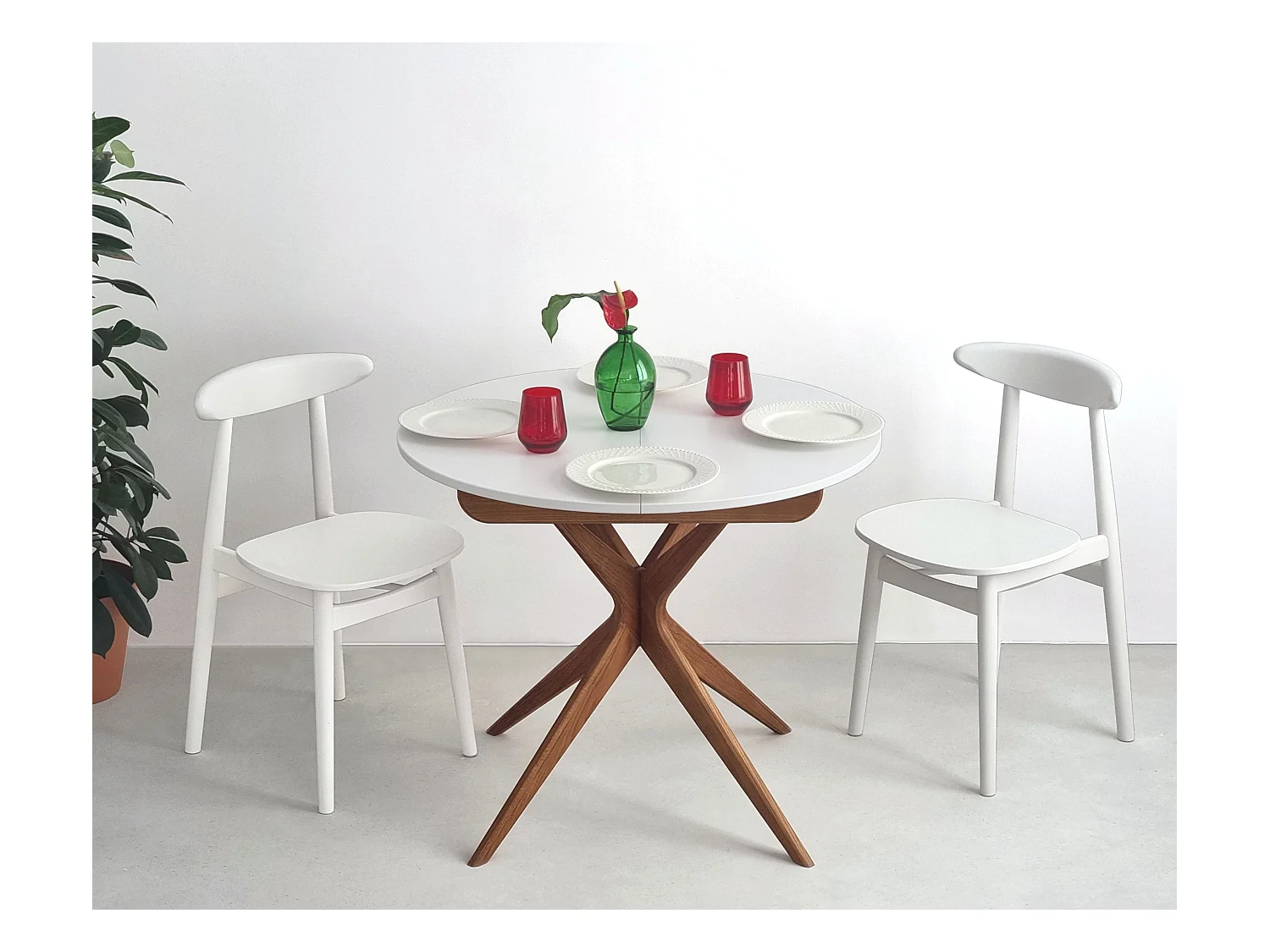 Table à manger ronde extensible 90cm Jubi Rose Antique | Pied en frêne teinté chêne