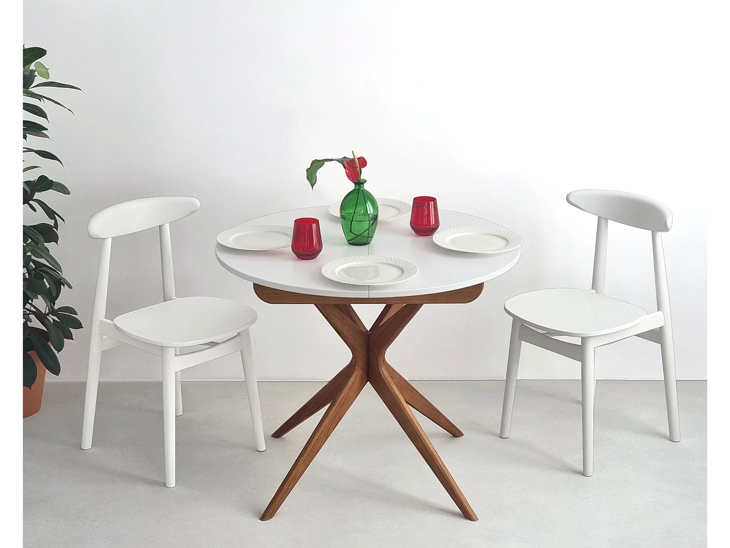 Ronde uitschuifbare eettafel 90cm Jubi Antiekroze | Essenhouten poot met eikenafwerking