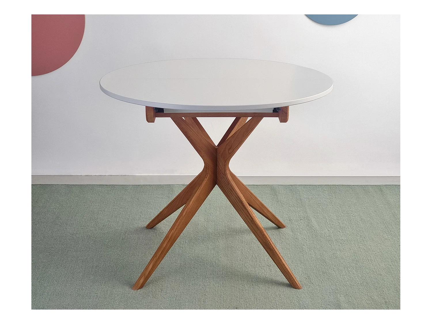 Table à manger ronde extensible 90cm Jubi Vert Sauge  | Pied en frêne teinté chêne