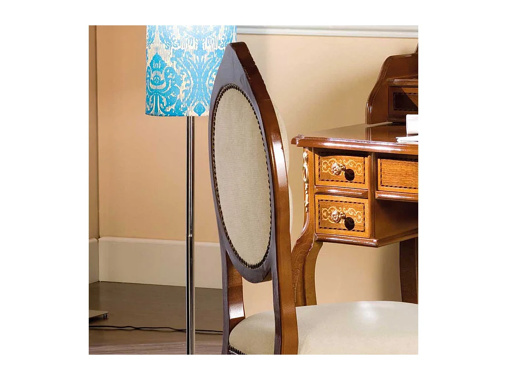 Esszimmerstuhl in Nussbaumfarben und Creme Weiß italienischen Design