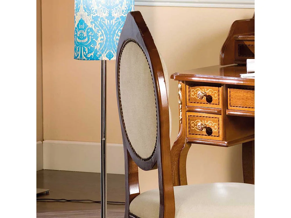 Esszimmerstuhl in Nussbaumfarben und Creme Weiß italienischen Design