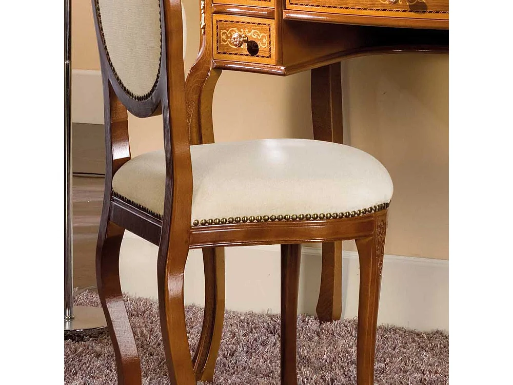 Esszimmerstuhl in Nussbaumfarben und Creme Weiß italienischen Design