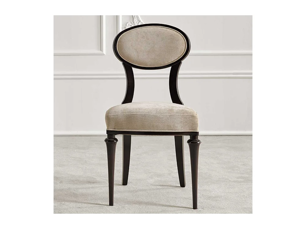 Polsterstuhl in italienischem Design Gestell aus Massivholz