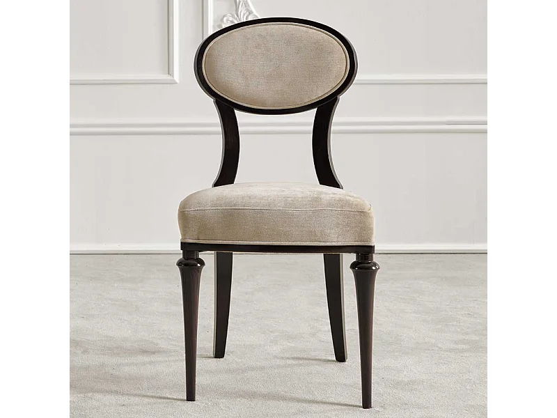 Polsterstuhl in italienischem Design Gestell aus Massivholz