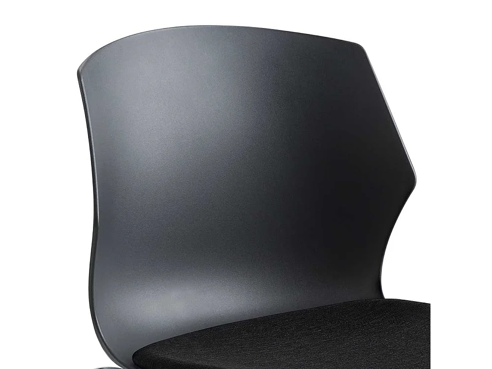 Kunststoffstuhl in Anthrazit gepolsterter Sitzfläche