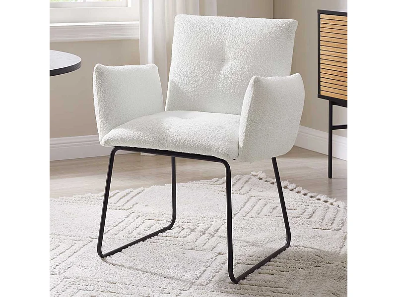 Armlehnstuhl Boucle Weiß mit Bügelgestell aus Metall 74 cm breit