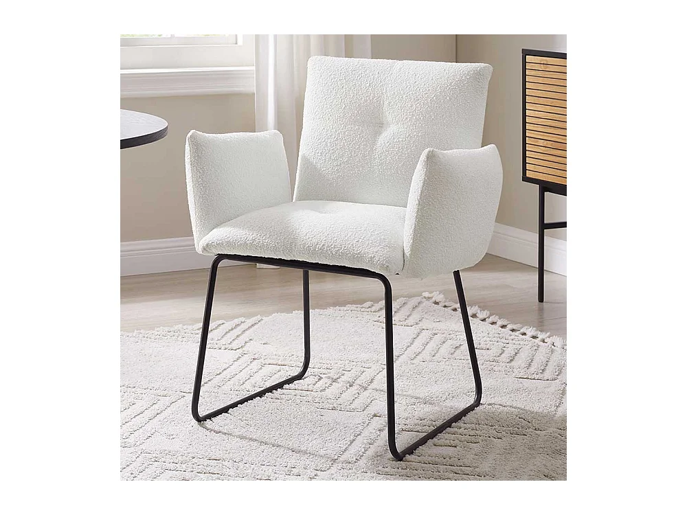 Armlehnstuhl Boucle Weiß mit Bügelgestell aus Metall 74 cm breit