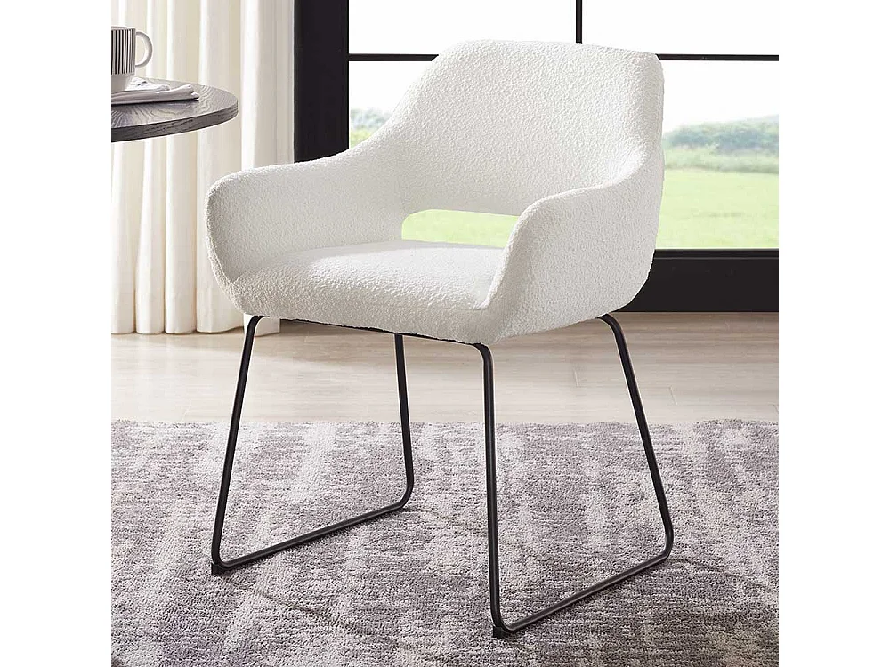 Polsterstuhl mit Rückenausschnitt aus Boucle Stoff Weiß