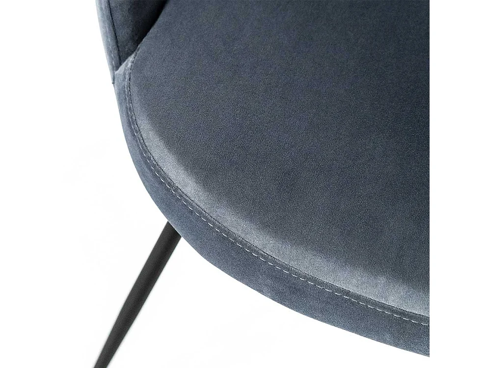 Esszimmerstuhl in Hellblau gepolstert