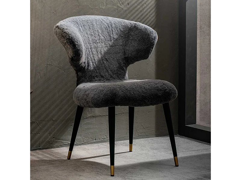 Designer Stuhl aus Kunstfell und Metall Grau und Schwarz