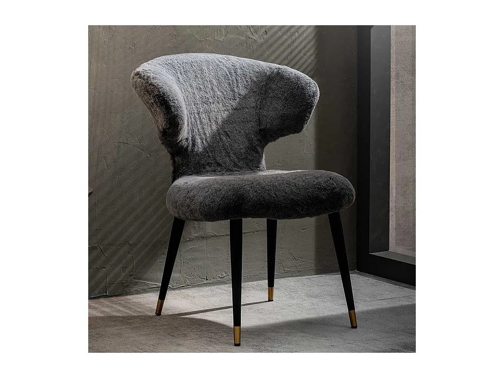 Designer Stuhl aus Kunstfell und Metall Grau und Schwarz