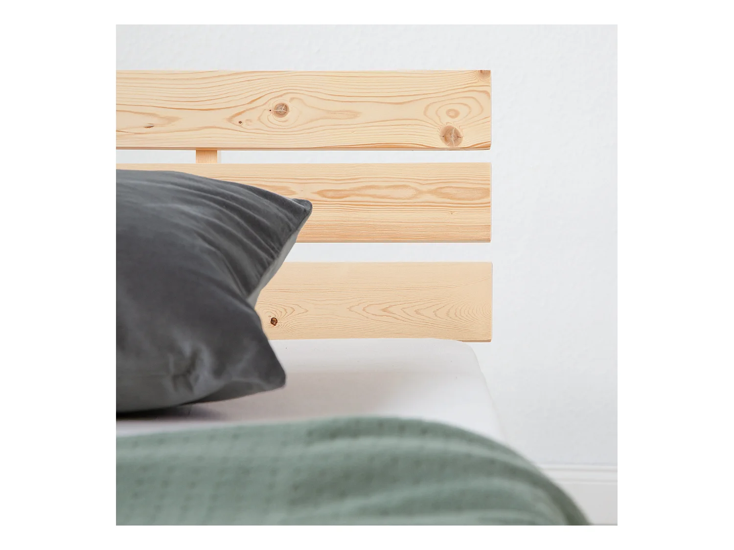 Łóżko pojedyncze 90x200 cm, naturalne drewno sosnowe