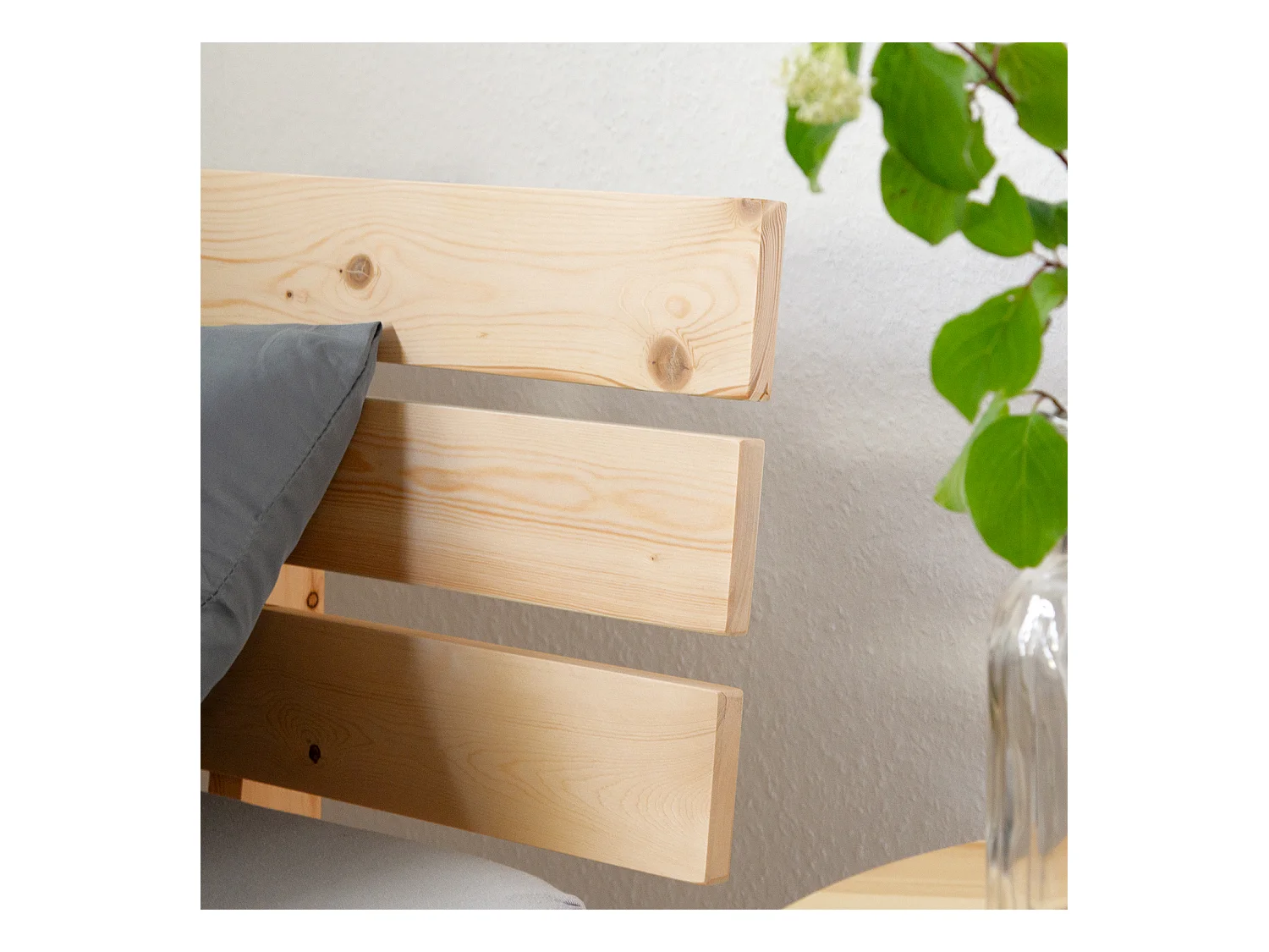 Łóżko pojedyncze 90x200 cm, naturalne drewno sosnowe