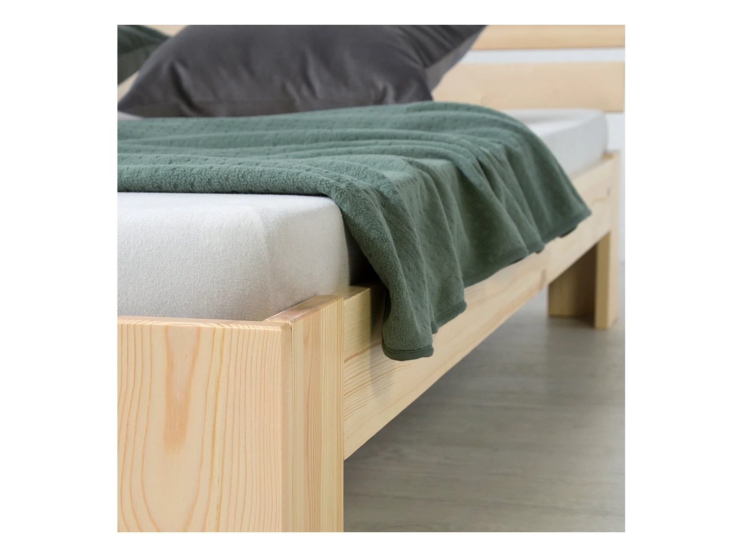 Łóżko pojedyncze 90x200 cm, naturalne drewno sosnowe