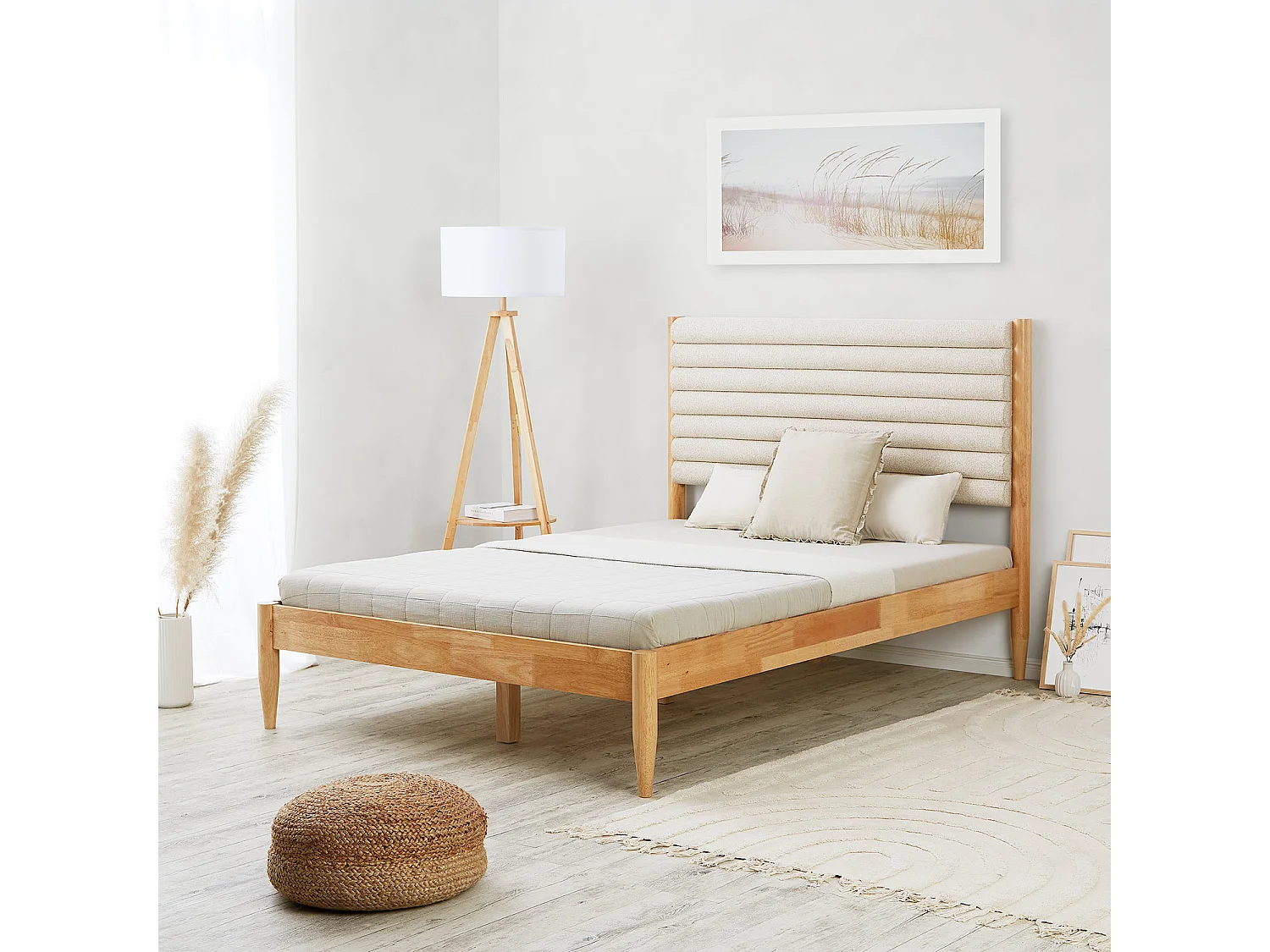 Kleine tweepersoonsbed 140x200 cm beige