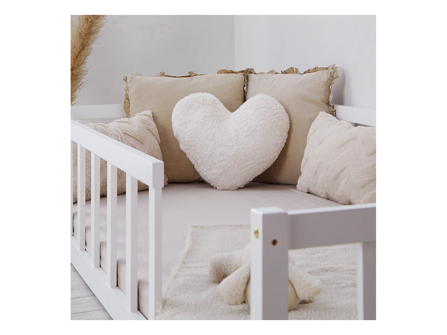 Kinderbett auf dem Boden 90x200 cm weiß