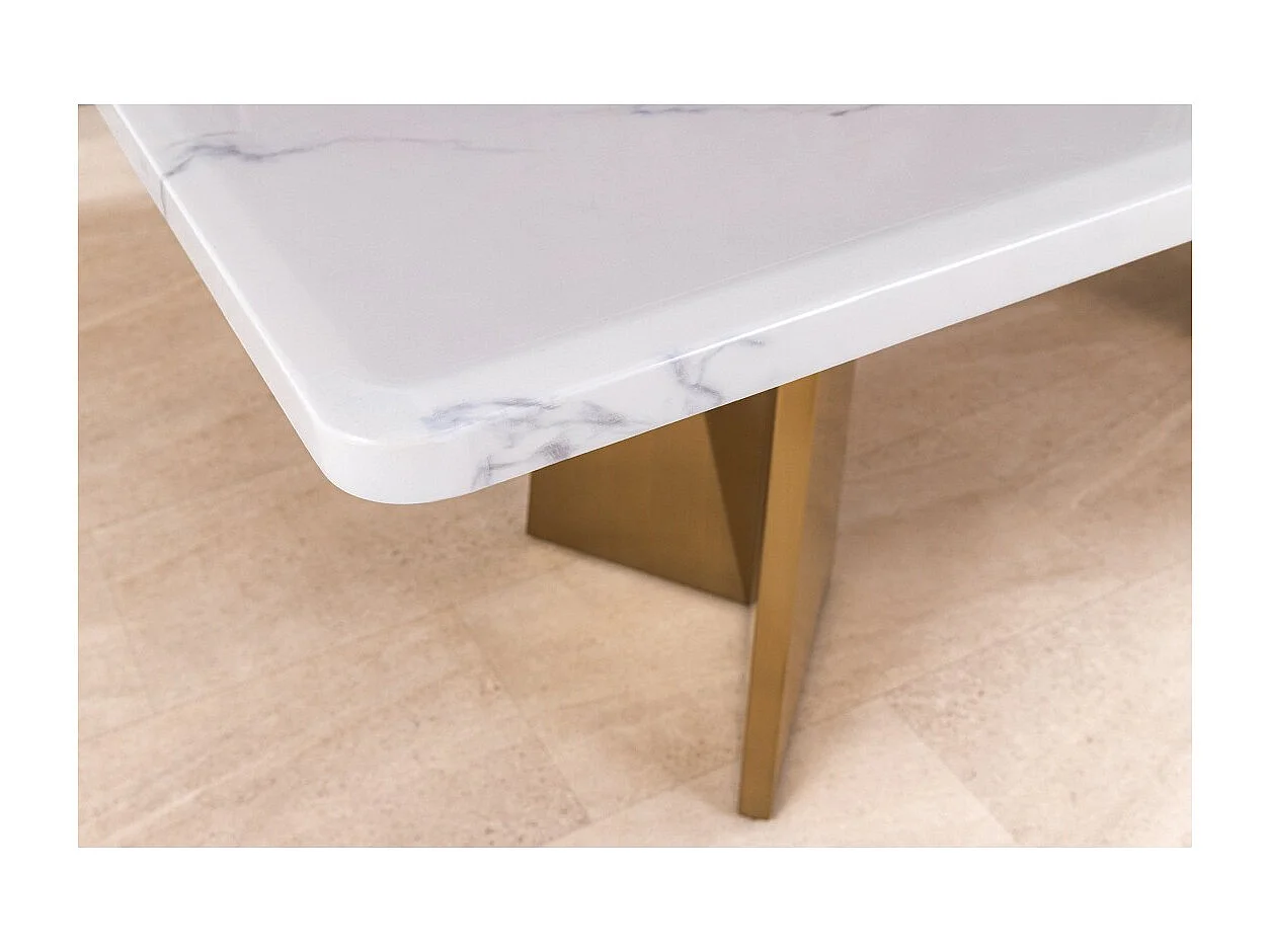 Table de salle à manger OREA – Rectangulaire – Marbre blanc et doré – Pieds métal – Style chic et moderne