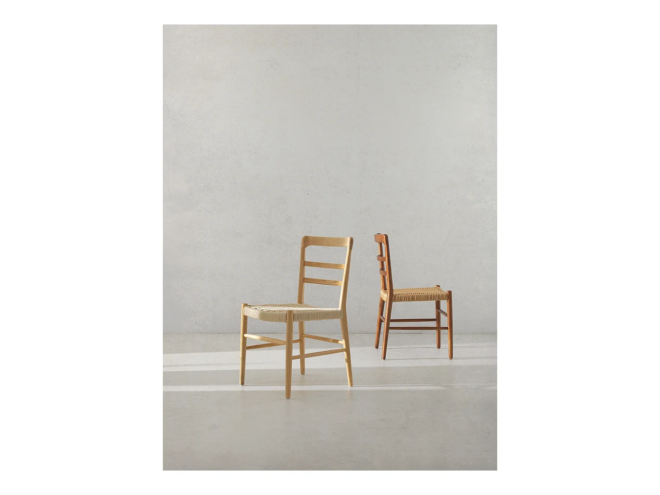 Lot de 4 chaises en bois de toon couleur noyer