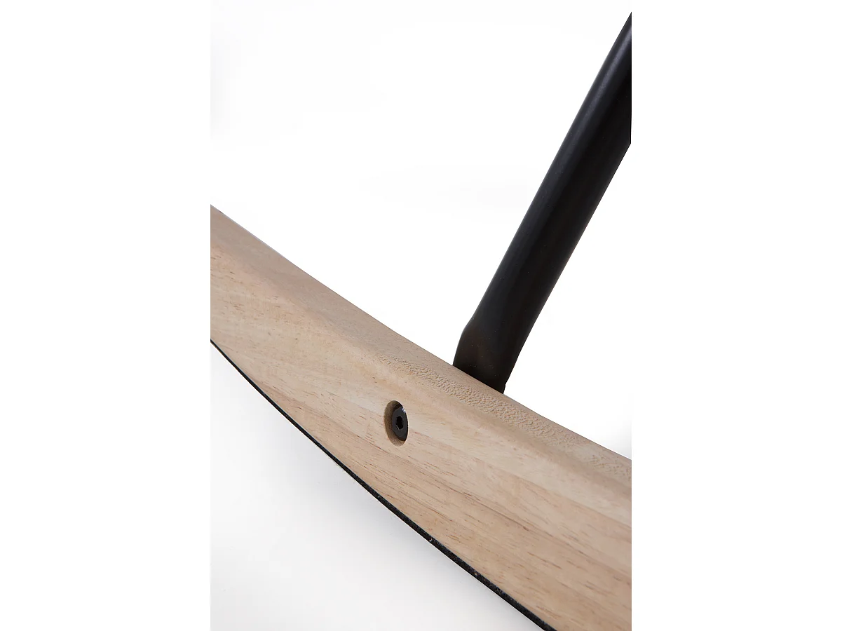 Balanço estofado em chenille branco e pernas metálicas