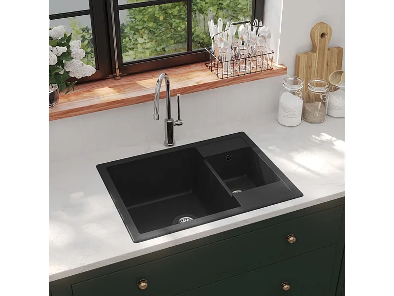 Küchenspüle aus schwarzem Granit und zwei Becken mit Überlaufloch
