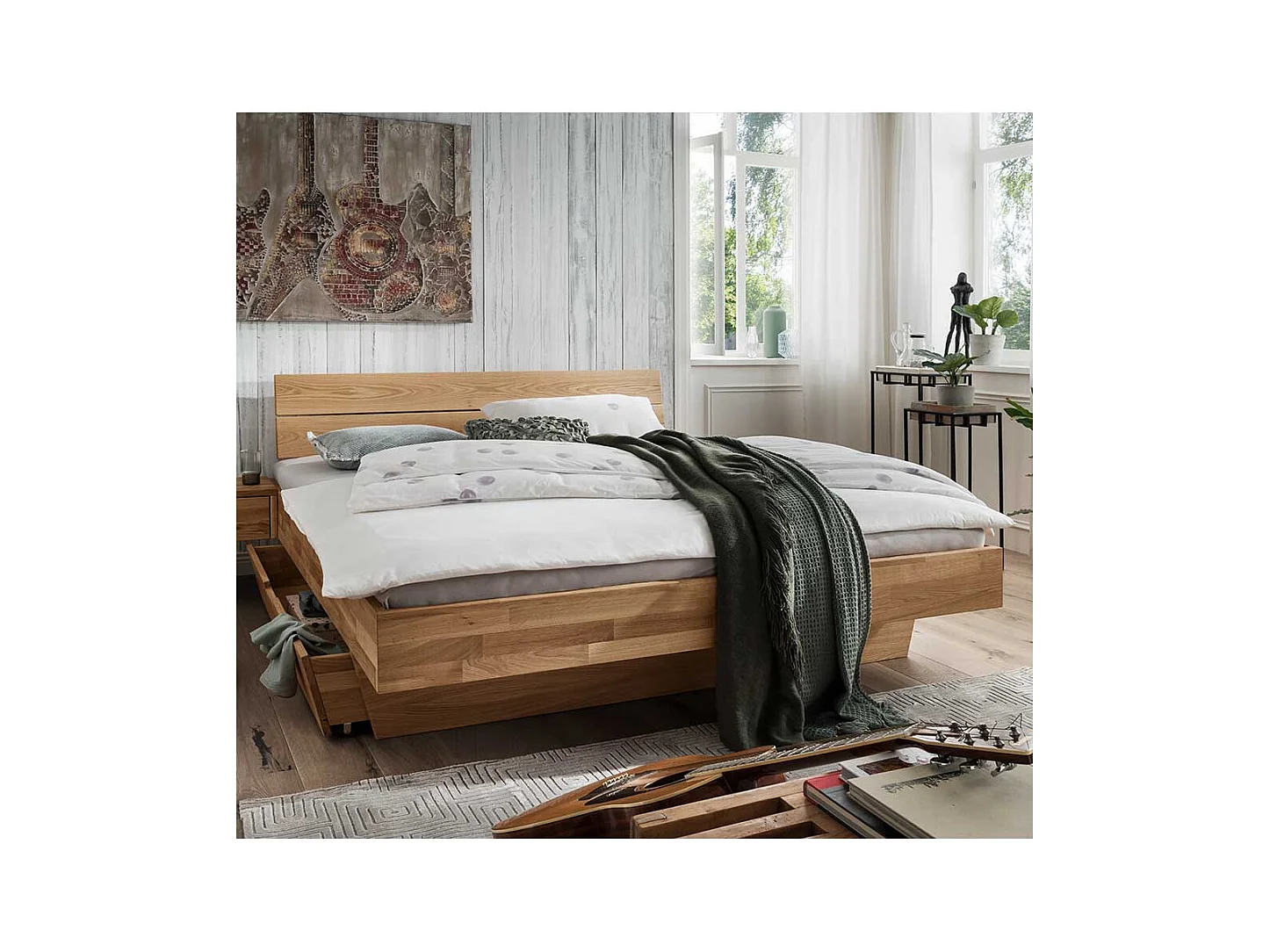 Stauraum Bett aus Wildeiche Massivholz geölt Schublade