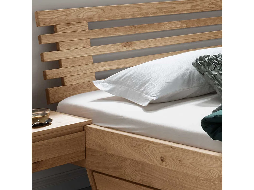 Stauraum Bett aus Wildeiche Massivholz geölt