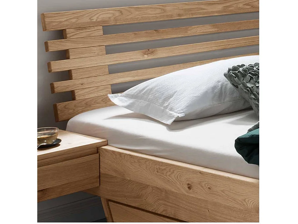 Doppelbett Stauraumbett inklusive zwei Nachtkommoden auf Schwebesockel (dreiteilig)