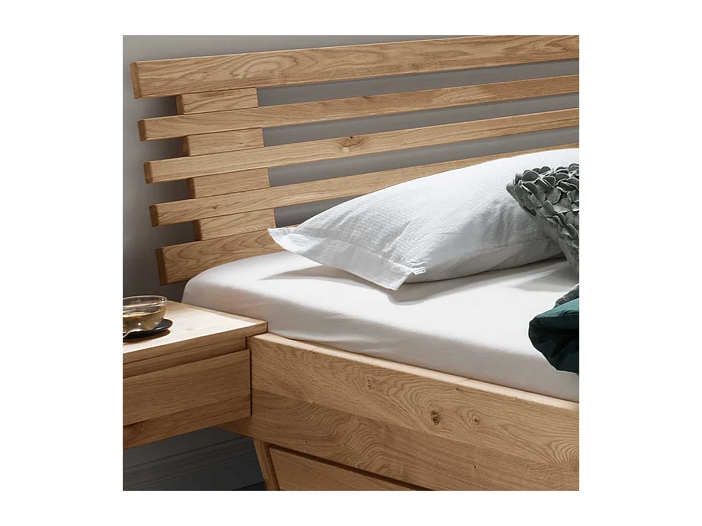 Stauraum Bett aus Wildeiche Massivholz geölt