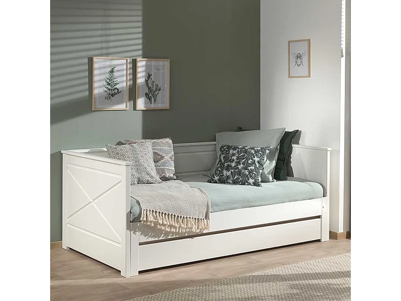 Weißes Kojenbett mit einem Ausziehbett Landhausstil